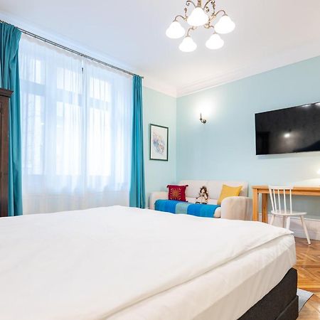 Old City Apartment Орадя Екстер'єр фото